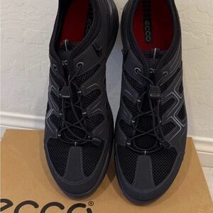 ECCO Men's Black and Gray Athletic Shoes